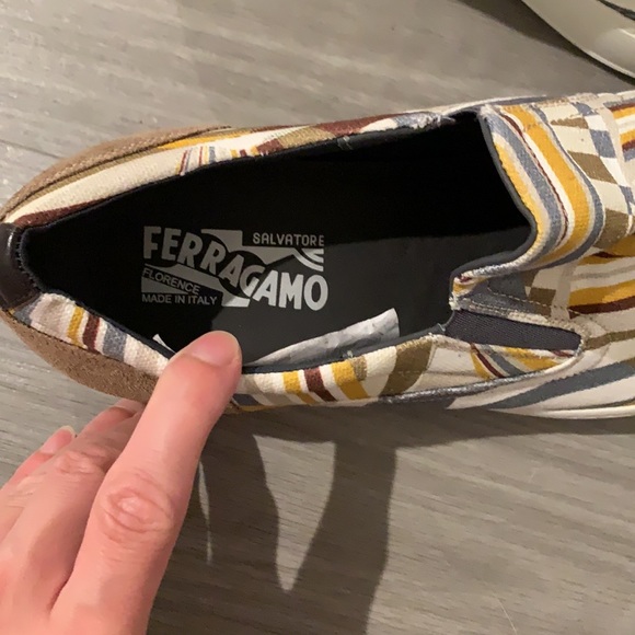 Display shoes